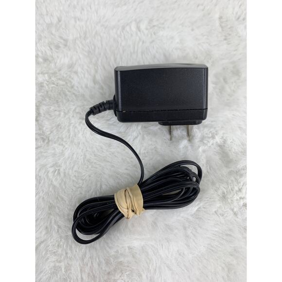 Netgear 5-Port Gigabit Ethernet Switch GS605 With Power Adapter - Picture 5 of 5